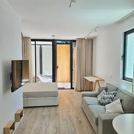 The Singular - Downtown Holiday home *