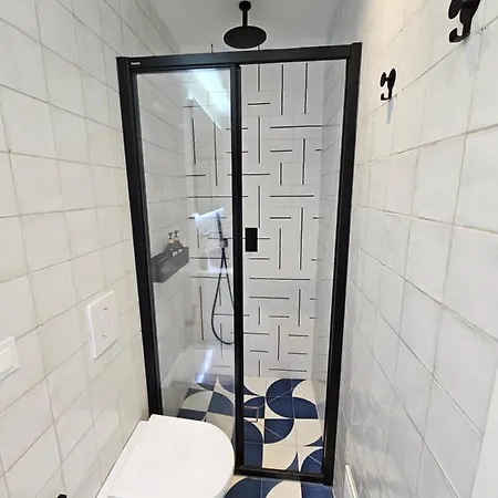 The Singular - Downtown * Faro